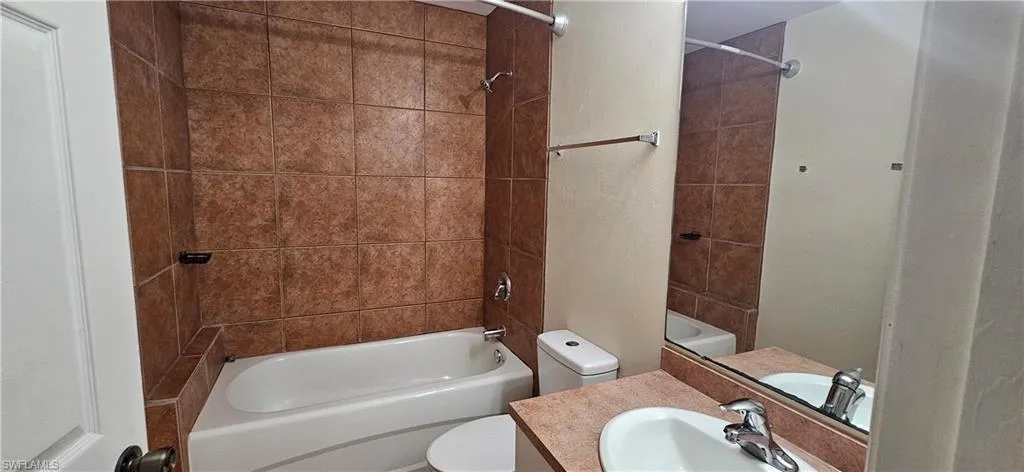 3007 Sw Santa Barbara Pl, Cape Coral, Florida 33914