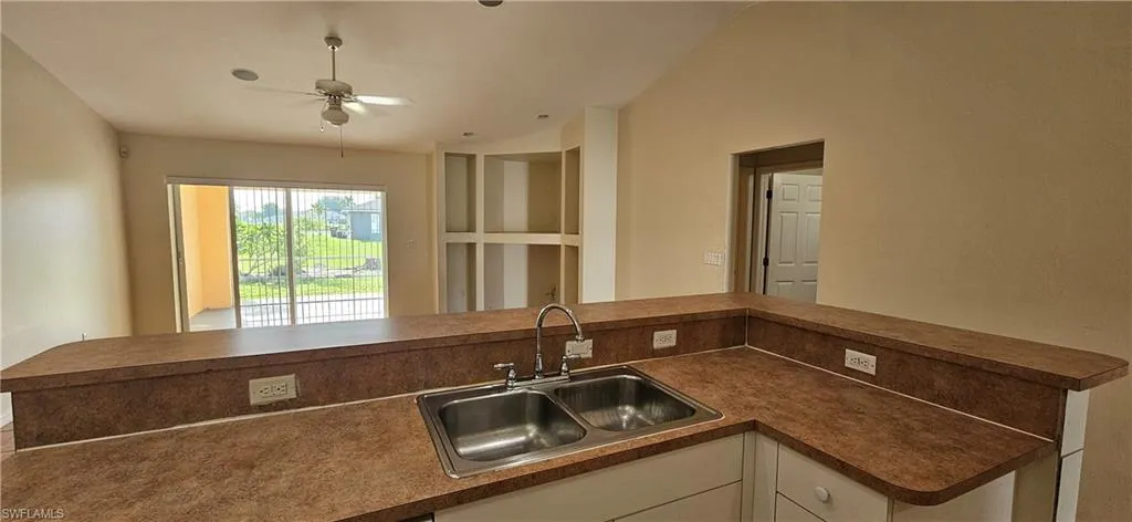 3007 Sw Santa Barbara Pl, Cape Coral, Florida 33914