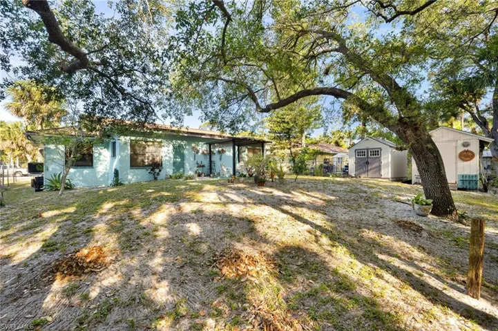 2897 Gordon St, Naples Fl 34112