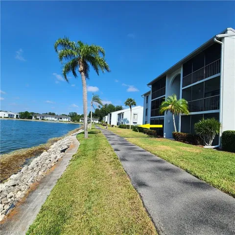 1st Floor - No Stairs & Long Lake View!