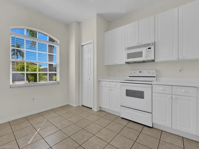 Spacious Kitchen w/ Pantry