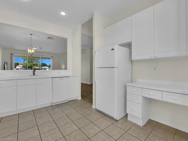 Kitchen w/ Built-In Desk