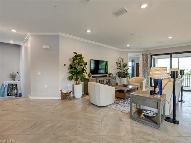 2359 Montserrat Ln 202, Naples, Florida 34120