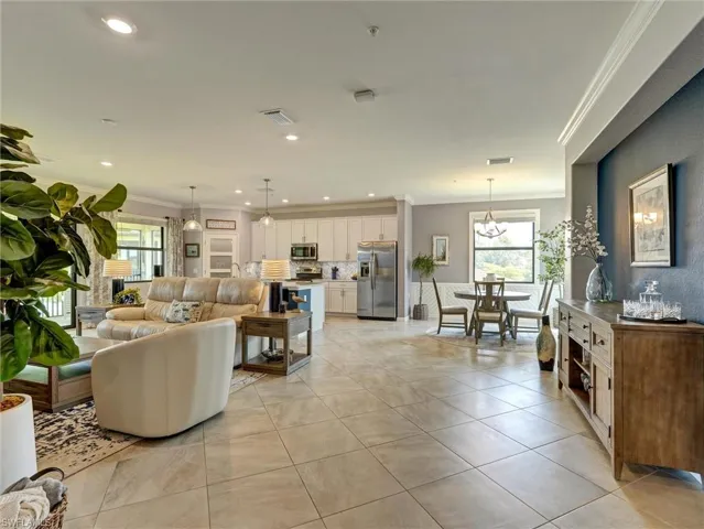 2359 Montserrat Ln 202, Naples, Florida 34120
