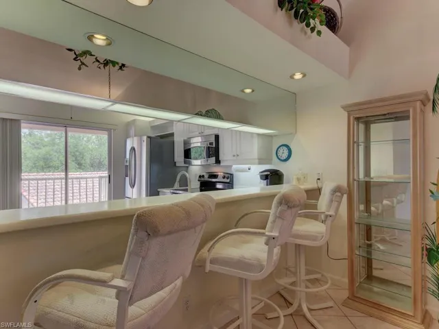 2462 Hidden Lake Dr 208, Naples, Florida 34112
