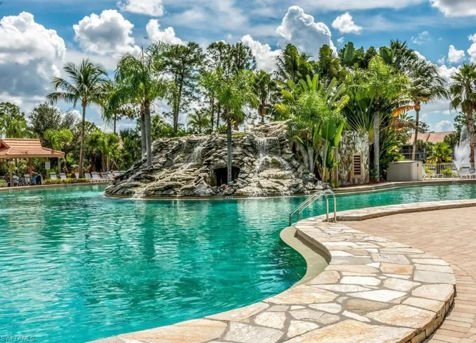 2462 Hidden Lake Dr 208, Naples, Florida 34112