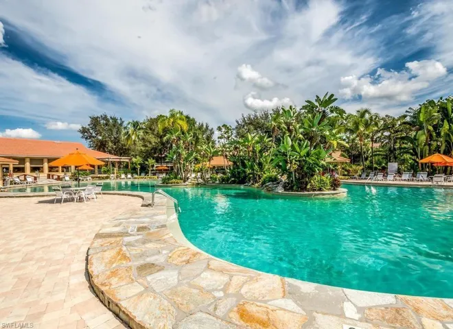 2462 Hidden Lake Dr 208, Naples, Florida 34112