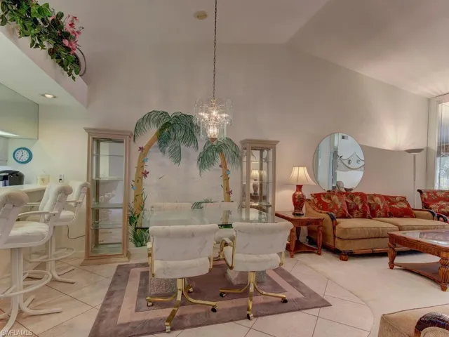 2462 Hidden Lake Dr 208, Naples, Florida 34112