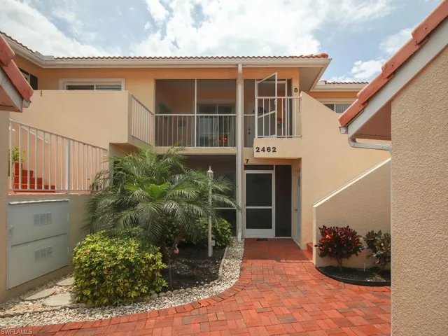 2462 Hidden Lake Dr 208, Naples, Florida 34112