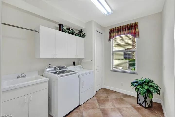 27536  Riverbank  DR, Bonita Springs, FL 34134