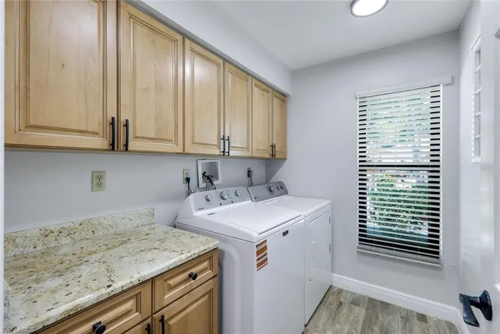 GOOD SIZE LAUNDRY ROOM IN BETWEEN ALL BEDROOMS