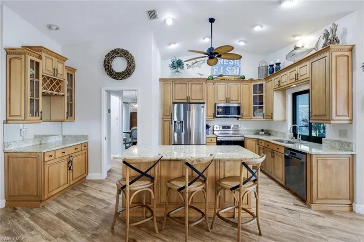 KITCHEN W ISLAND AND BAR AREA