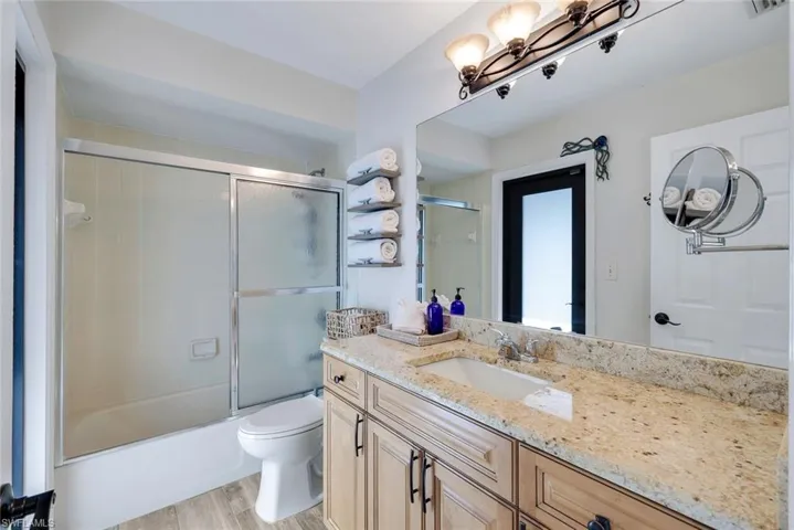GUEST BATH W SHOWER/TUB