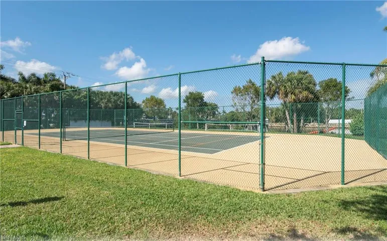 25085  Peacock  LN, Naples, FL 34114