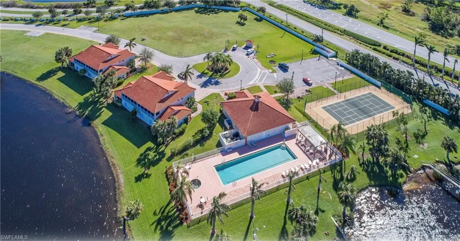 25085  Peacock  LN, Naples, FL 34114