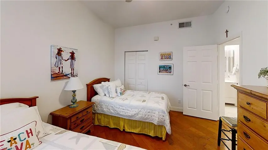 1530  Clermont  DR, Naples, FL 34109