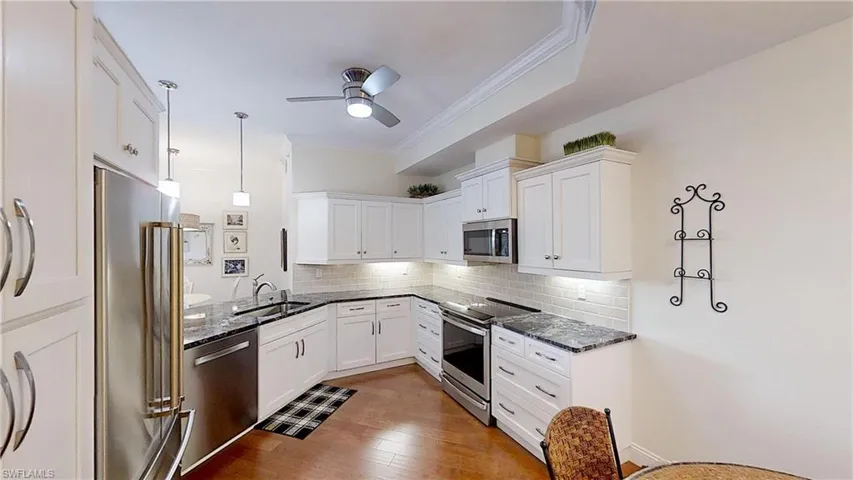 1530  Clermont  DR, Naples, FL 34109