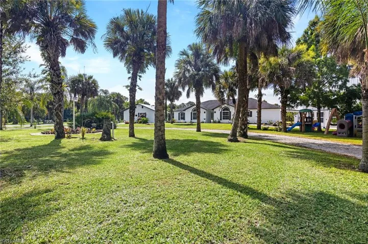 View of property's community featuring a yard and a residential view