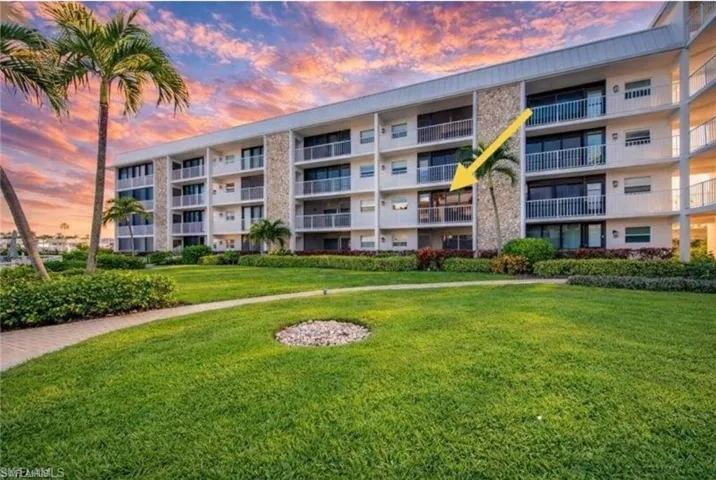 View of apartment building / complex