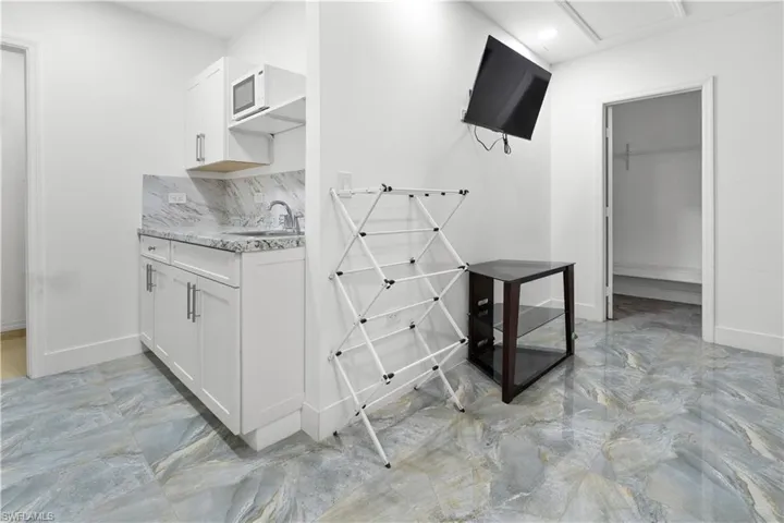 Detailed view of tasteful backsplash and recessed lighting