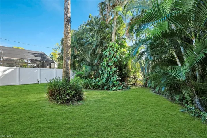 Private backyard / Room for a pool
