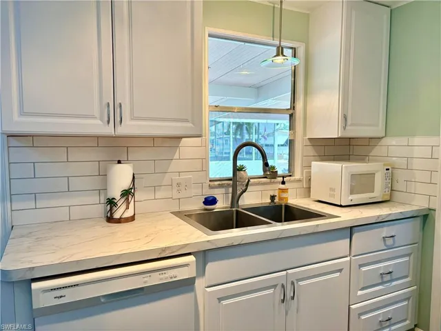 2785  Wedgewood  DR, North Fort Myers, FL 33917