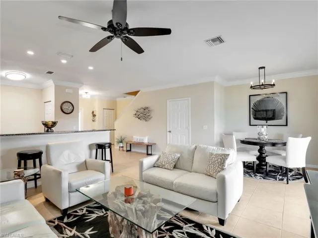 Turnkey home, Crown Molding
