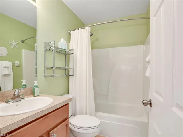 Guest Bath with tub/shower