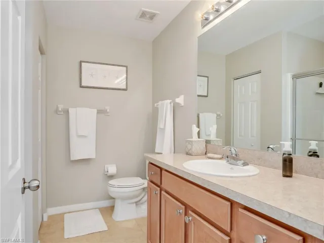Masster bath and Shower with raised vanity