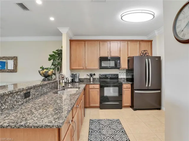 Large kitchen great for entertaining guest