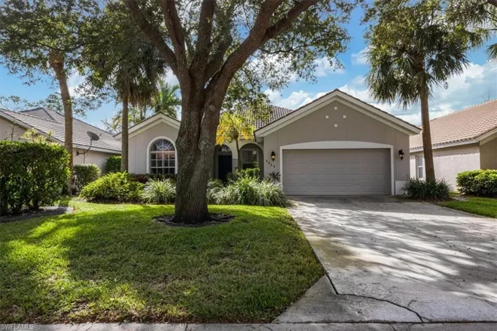 Ranch-style house with stucco siding, concrete driveway, a front yard, and a garage