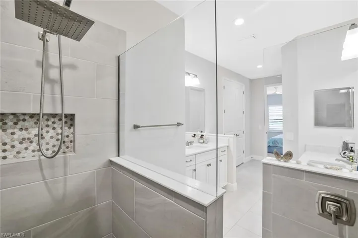 2291 Marquesa Cir, Naples, Florida 34112