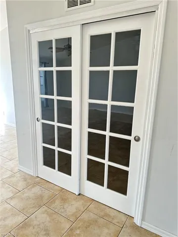 Detailed view of baseboards