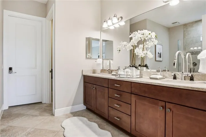 4433 Tamarind Way, Naples, Florida 34119