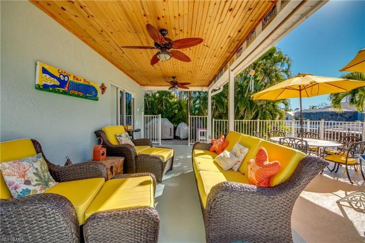 Lanai and wood ceilings