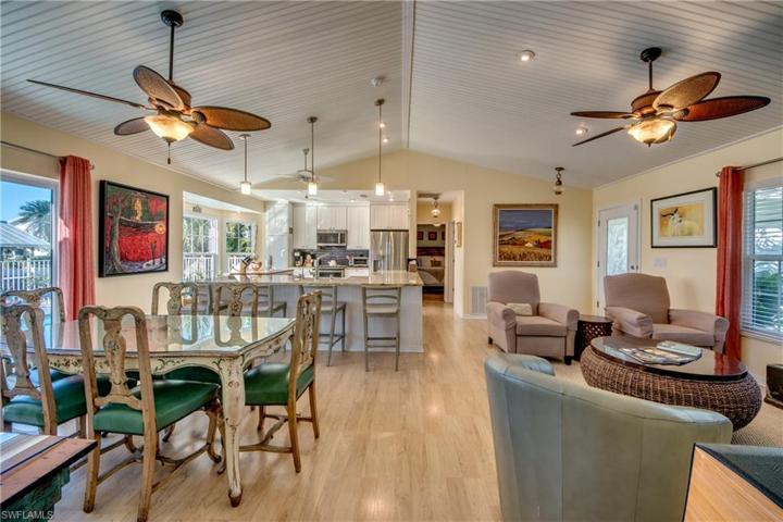Dining/kitchen