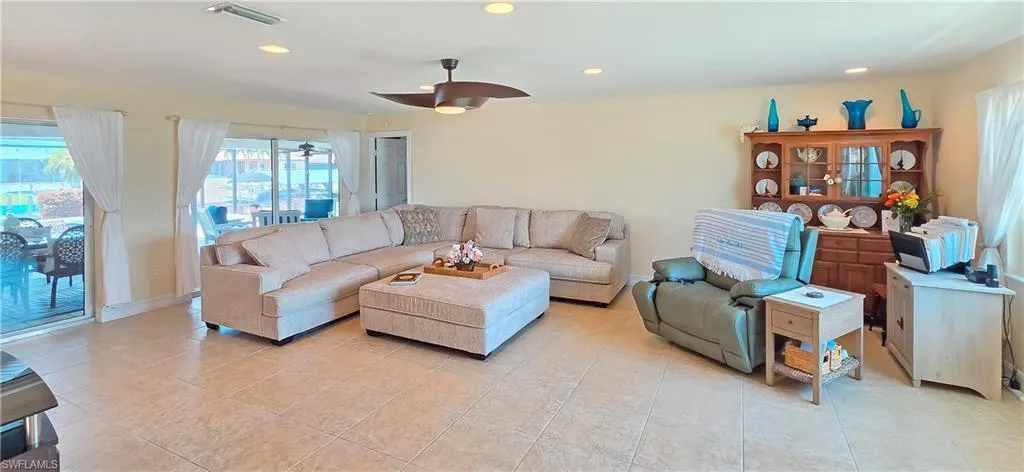 2926 SE 11th  PL, Cape Coral, FL 33904
