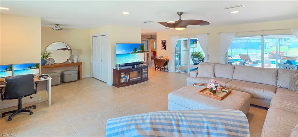 2926 SE 11th  PL, Cape Coral, FL 33904