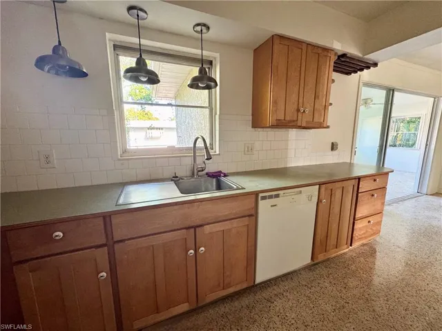 Kitchen with decorative light fixtures, decorative backsplash
