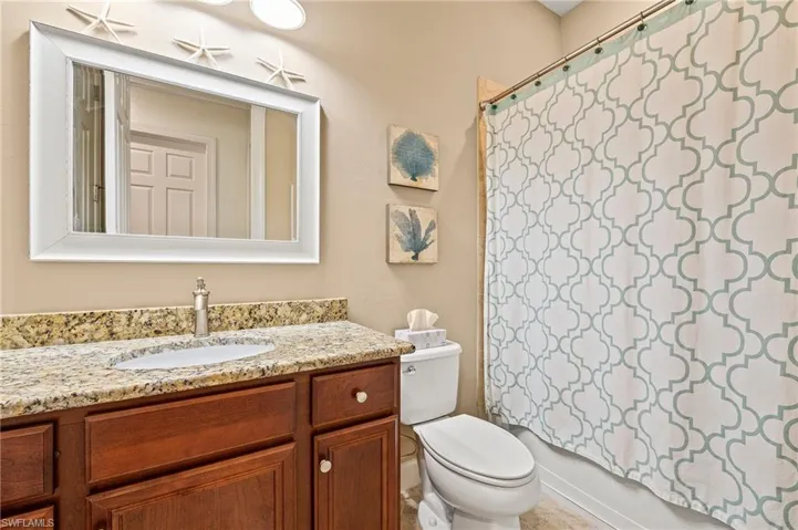 Full bathroom featuring vanity, toilet, and shower / bath combo
