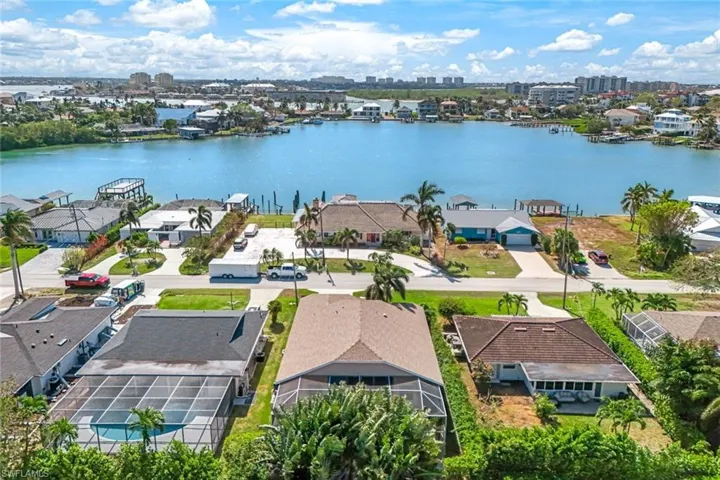 143  Tahiti  CIR, Naples, FL 34113
