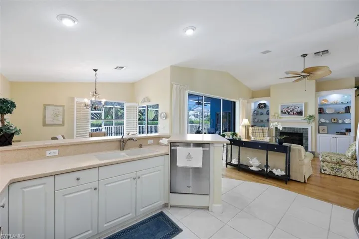 143  Tahiti  CIR, Naples, FL 34113