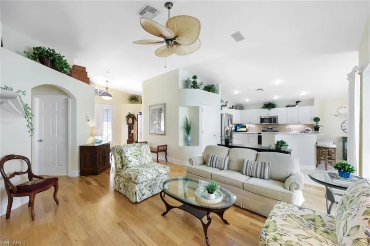 143  Tahiti  CIR, Naples, FL 34113