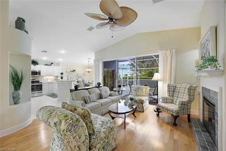 143  Tahiti  CIR, Naples, FL 34113