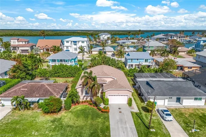 143  Tahiti  CIR, Naples, FL 34113