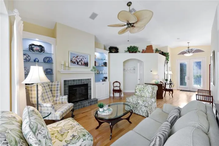 143  Tahiti  CIR, Naples, FL 34113