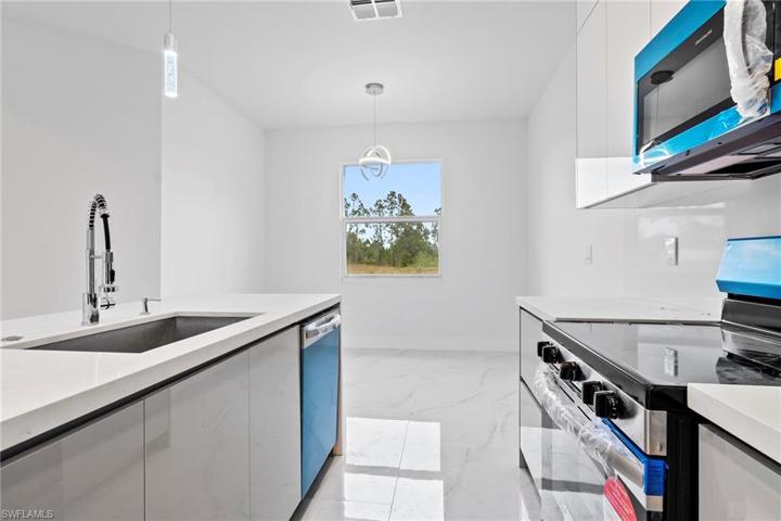 731 Manuel ST E, LEHIGH ACRES FL 33974