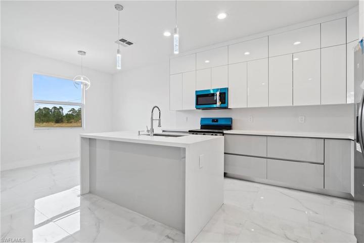 731 Manuel ST E, LEHIGH ACRES FL 33974