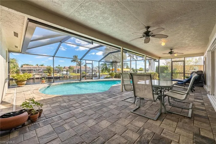 Brick pavered lanai