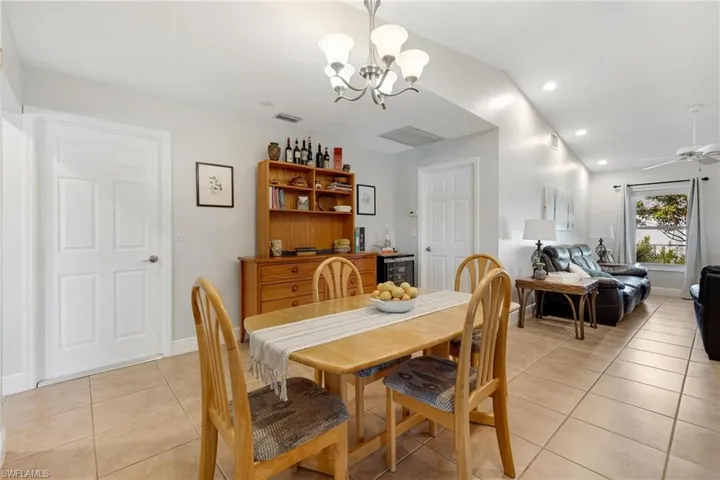 Breakfast dining room